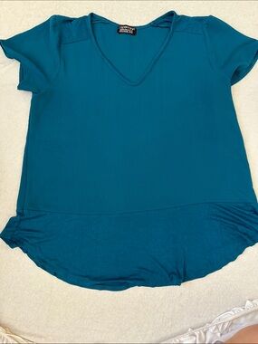 Papermoon bobeau Teal Short Sleeve V-Neck Top